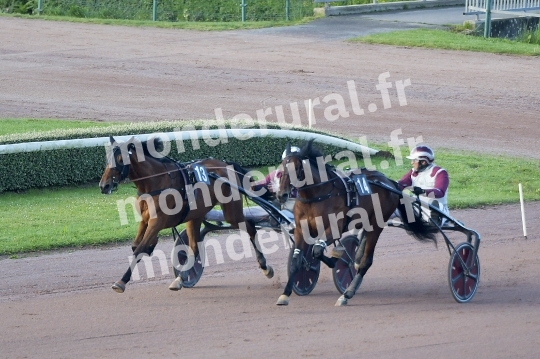 MAGIC BOURBON et GINOSTRABLIGGI